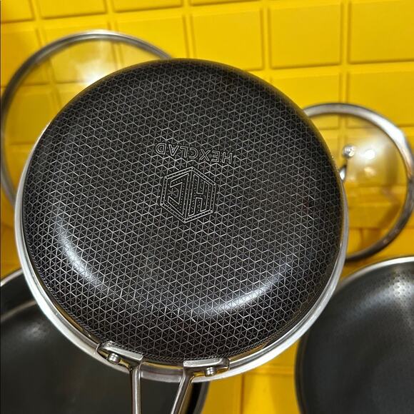 HEXCLAD 6 Piece Nonstick Stainless Steel Frying Pan Set 8”, 10” 12” and Wok $600 - Picture 9 of 11